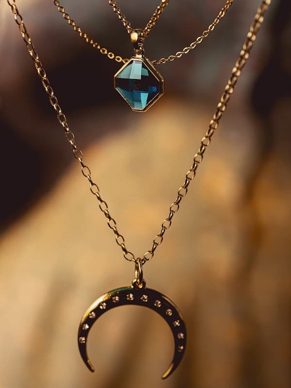 Shell Pendant Necklace